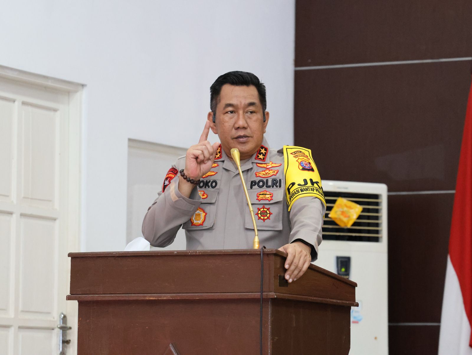 kapolda kalteng imbau masyarakat perkuat persatuan di masa penghitungan suara 81557