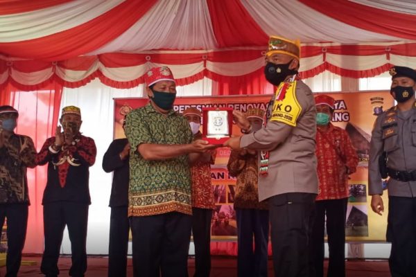 kapolda kalteng pererat sinergitas dengan tokoh adat dayak di kobar 32536
