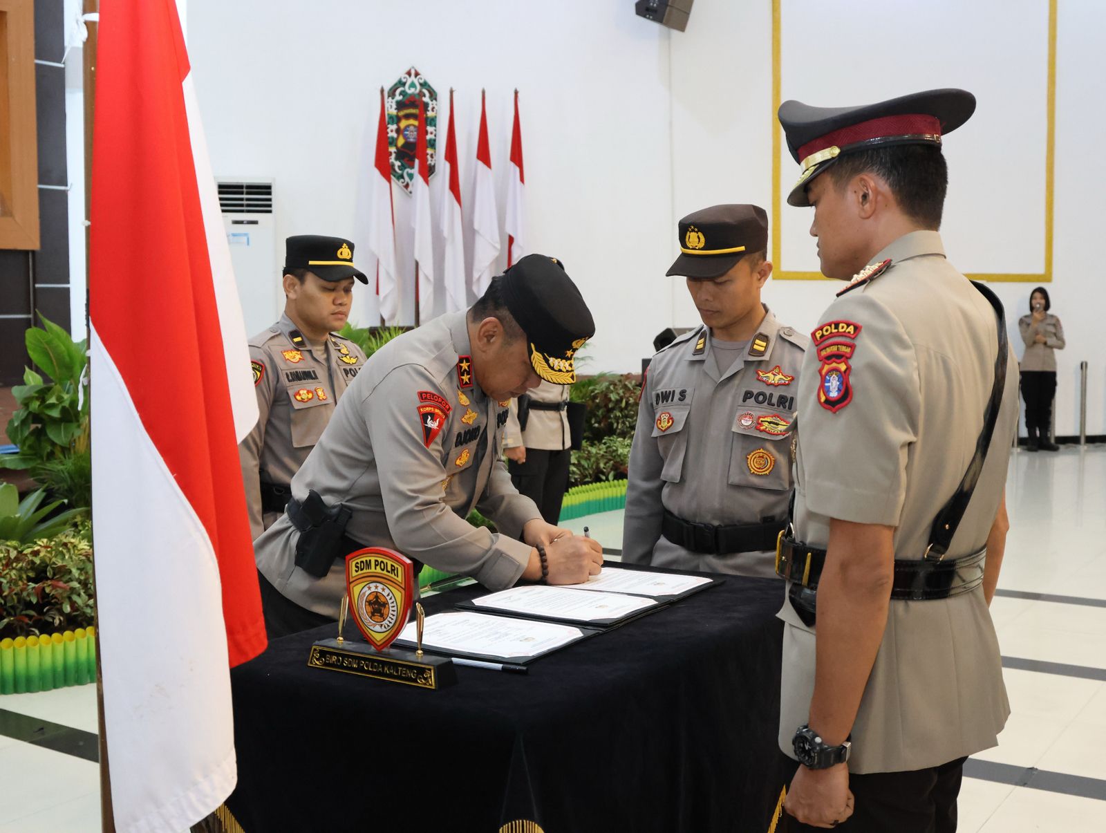 kapolda kalteng pimpin sertijab dirintelkam dirpolairud hingga 4 kapolres 82647