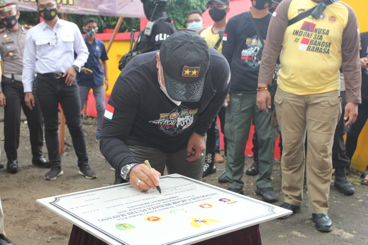 kapolda kalteng resmikan renovasi situs cagar budaya di barito timur 12946