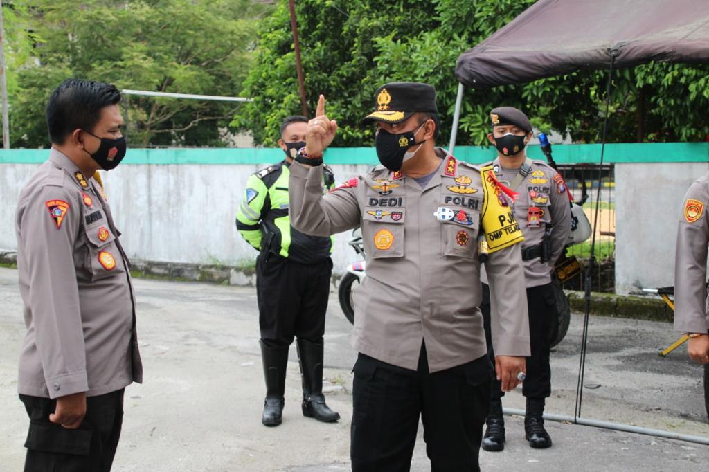 kapolda kalteng tinjau langsung pengamanan dan pengawalan kedatangan vaksin covid 19 33091