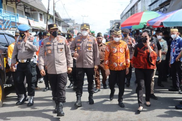kapolda kalteng tinjau vaksinasi covid 19 di pelabuhan danau mare kuala kapuas 9930