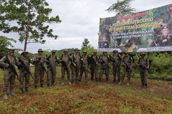 kapolda kaltim beserta pju ikuti wisata tempur outbound brimob di kukar 23223