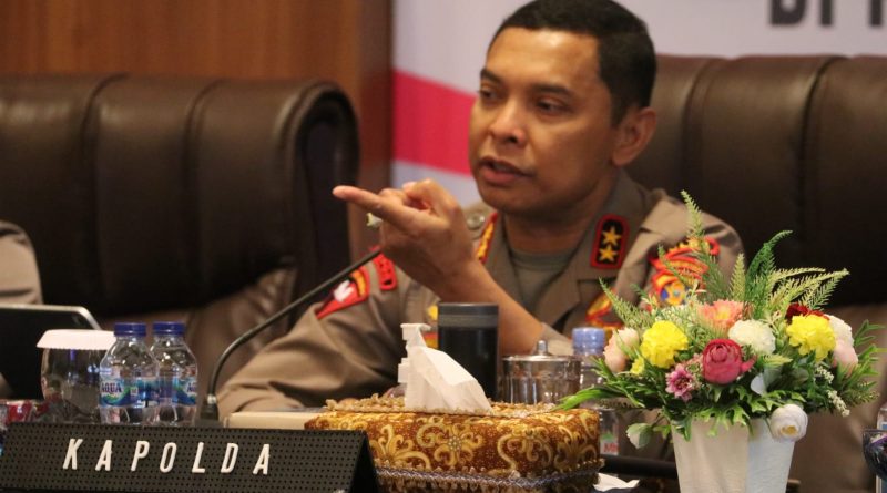 kapolda kaltim pimpin anev pelaksanaan vaksinasi covid 19 dengan jajaran 18001
