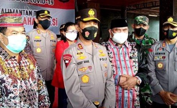 kapolda kaltim tinjau pelaksanaan vaksinasi di wilayah kubar 25154