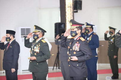 kapolda kaltim turut serta dalam upacara peringatan hut tni ke 75 secara virtual di kodam vi mlw 35348