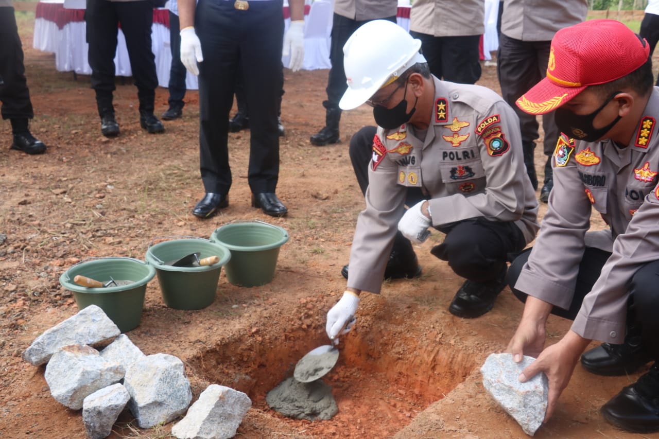 kapolda kep babel letakkan batu pertama pembangunan barak spn 36973
