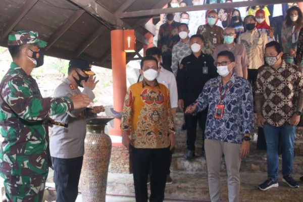 kapolda kepri beserta menparekraf tinjau vaksinasi covid bagi pelaku pariwisata 30860