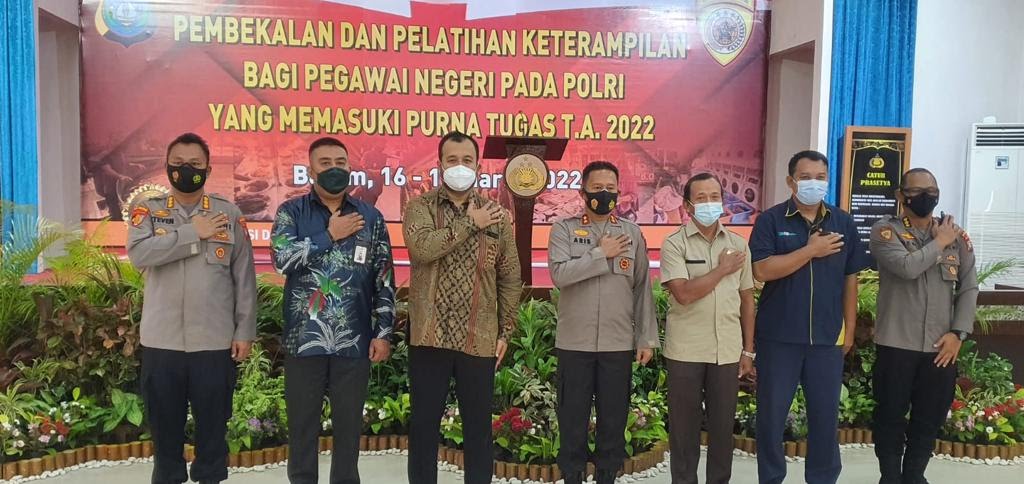 kapolda kepri buka pembekalan dan pelatihan keterampilan bagi pegawai negeri pada polri yang masuki masa purna tugas 45033