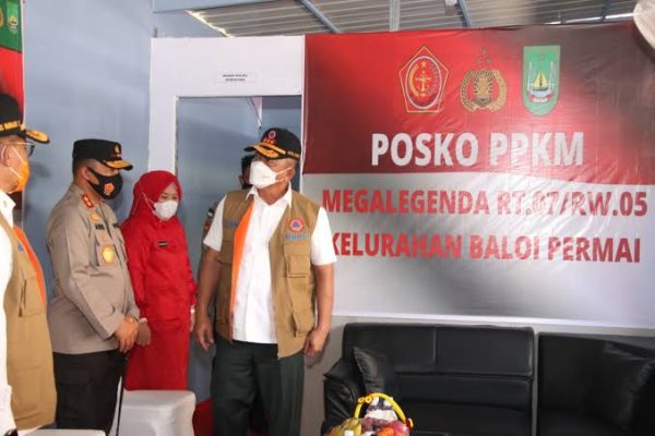 kapolda kepri dampingi kepala bnpb ri tinjau posko ppkm level 4 di batam 26697