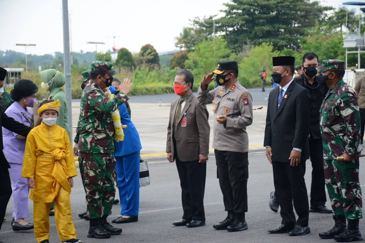 kapolda kepri hadiri peresmian makogabwilhan i ii iii dan monumen tri matra 24597