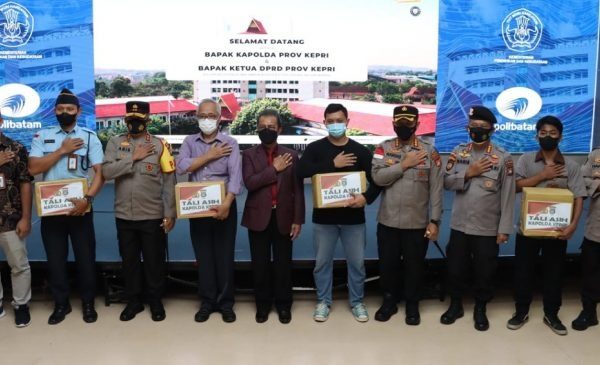 kapolda kepri meninjau pelaksanaan vaksinasi mengurangi penyebaran covid 19 1493