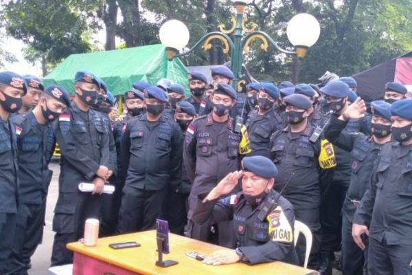 kapolda kepri menyapa ratusan personel brimob polda kepri bertugas di papua dan jakarta 18070