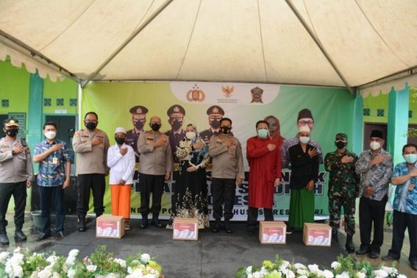 kapolda kepri tinjau pelaksanaan vaksinasi merdeka di pesantren ya husnayah hidayatulah mubtadin 27076