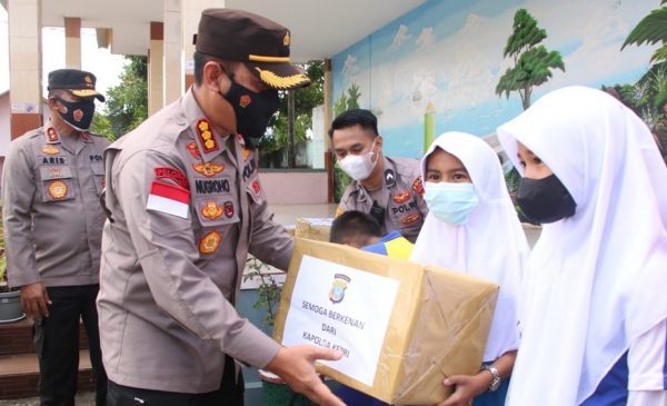 kapolda kepri tinjau vaksinasi anak didampingi kapolresta barelang serta pju polda 23164