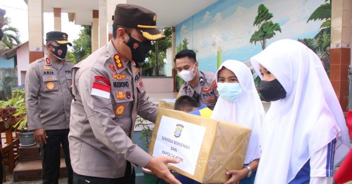 kapolda kepri tinjau vaksinasi anak didampingi kapolresta barelang serta pju polda 23164