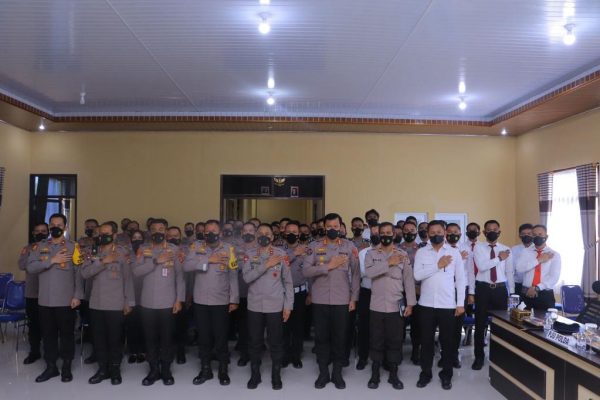 kapolda lampung beri contoh yang tauladan kepada masyarakat pegang teguh tribrata dan catur prasetya 49146