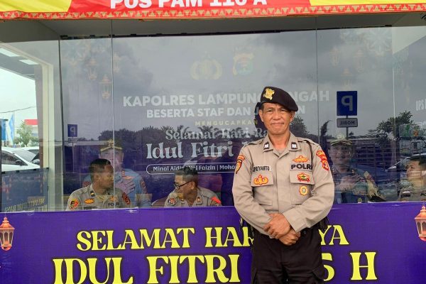 kapolda lampung beri penghargaan sekolah perwira untuk aiptu supriyanto 72710