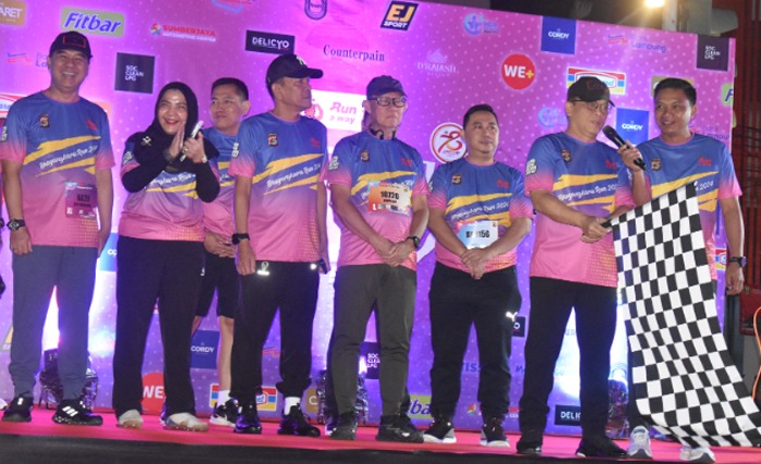 kapolda lampung bersama danrem 043 gatam lepas peserta bhayangkara run polda lampung 75933
