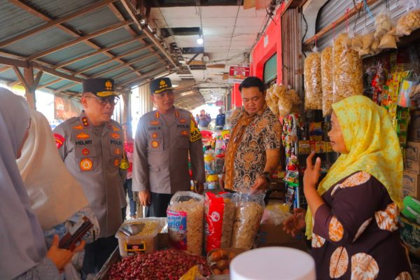kapolda lampung imbau warga untuk tidak belanja kebutuhan pokok berlebihan 71153