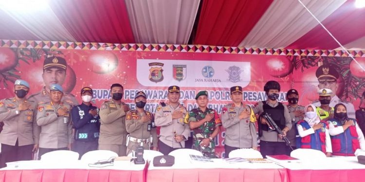 kapolda lampung kunjungi pos pam dan pos yan ops lilin krakatau 2022 polres pesawaran 52776