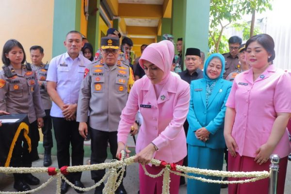 kapolda lampung lakukan kunker sekaligus peresmian gedung baru sma kemala bhayangkari lampung utara 70501