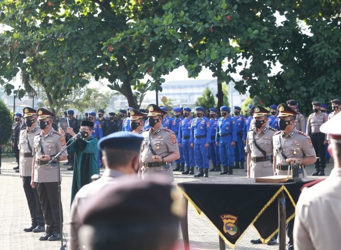 kapolda lampung pimpin serah terima jabatan tiga kapolres di lampung 23156
