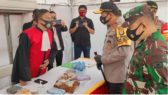 kapolda metro jaya bersama pangdam jaya kunjungi posko terpadu operasi yustisi 35195