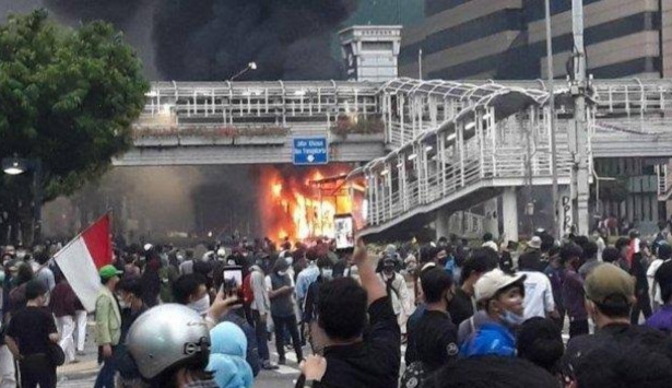 kapolda metro jaya dalang dan pelaku rusuh demo uu cipta kerja akan diusut tuntas 32398