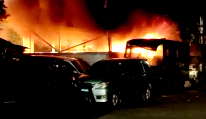 kapolda metro jaya dan pangdam jaya cek polsek ciracas yang diserang 100 orang tidak dikenal 35028