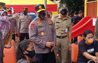 kapolda metro jaya lakukan peninjauan ke gerai vaksinasi merdeka di gambir 26742