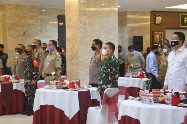 kapolda metro jaya pangdam jaya dan gubernur dki gelar pertemuan dengan kepala sekolah se jadetabek 32496