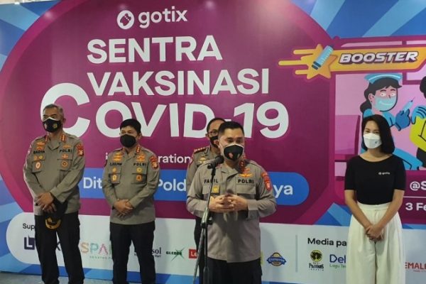 kapolda metro jaya tinjau gerai vaksin di spark 23275