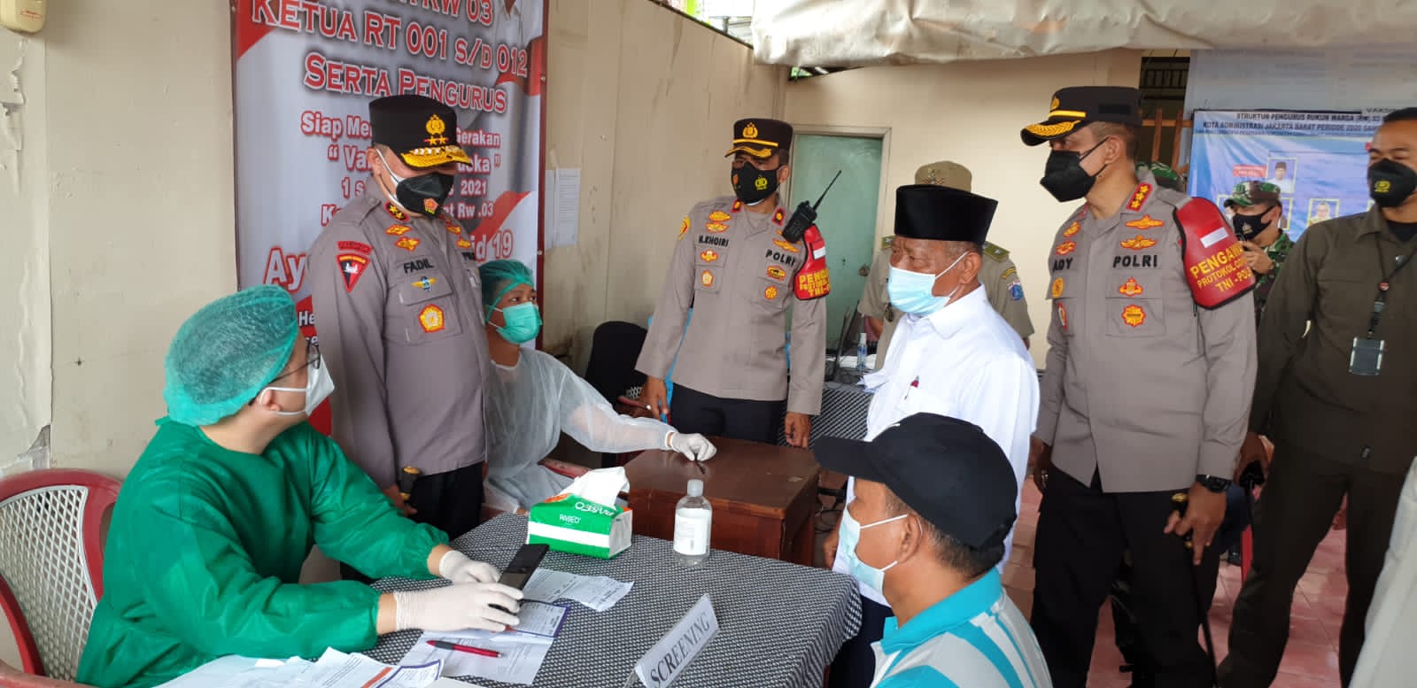 kapolda metro jaya tinjau langsung gerai vaksinasi di rw 03 joglo 26739