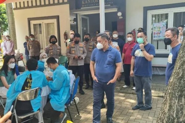 kapolda metro jaya tinjau langsung vaksinasi di jakut 21190