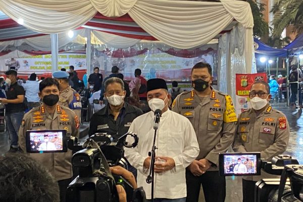kapolda metro jaya tinjau langsung vaksinasi malam hari di masjid istiqlal jakarta 45654