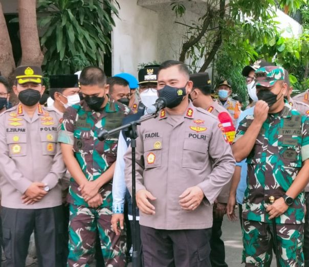 kapolda metro jaya tinjau lokasi penyebaran covid 19 di kelurahan krukut 22834