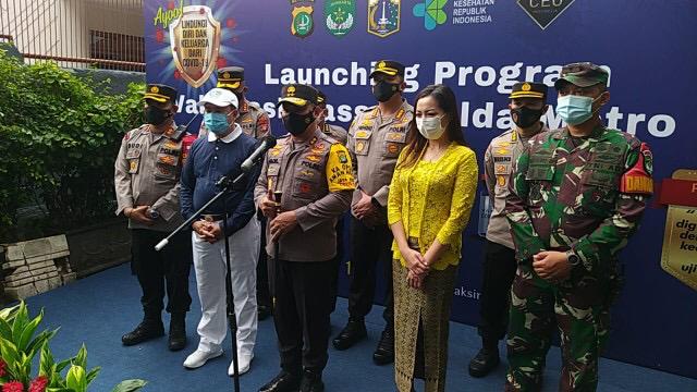 kapolda metro pantau penerimaan vaksinasi massal di jakarta pusat 31057