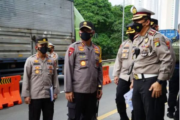 kapolda metro tinjau tol cikarang barat jelang larangan mudik 31197