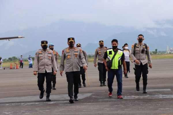 kapolda ntb tinjau langsung akselerasi vaksinasi di kota bima 21232