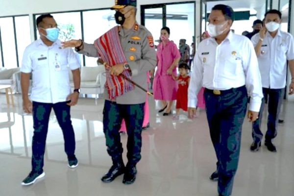 kapolda ntt beri arahan saat kunjungi pos lintas batas negara plbn motamasin ini yang disampaikan 22912