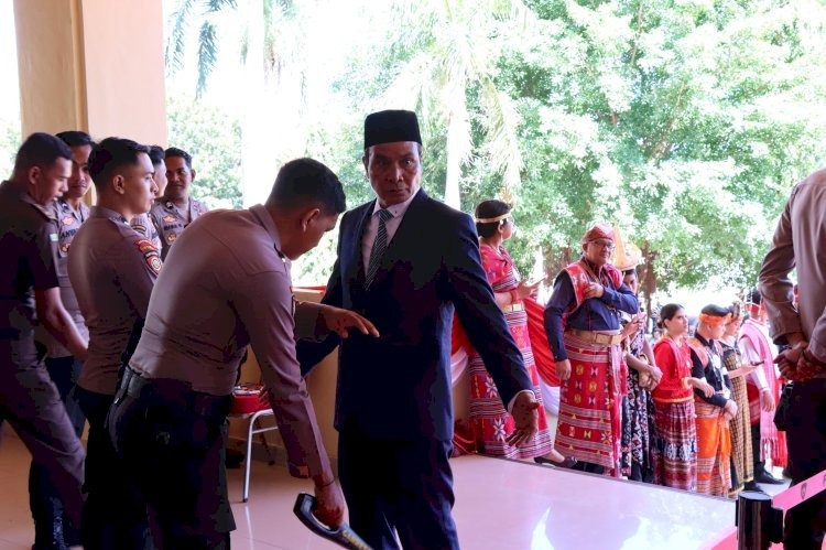 kapolda ntt hadiri rapat paripurna pengambilan sumpah anggota dprd provinsi ntt masa jabatan 2024 2029 di gedung dprd provinsi ntt 78456