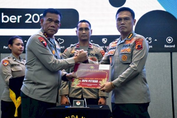 kapolda ntt pimpin langsung penyerahan dipa rka kl satker jajaran polda ntt t a 2025 dan penandatanganan pakta integritas 82359