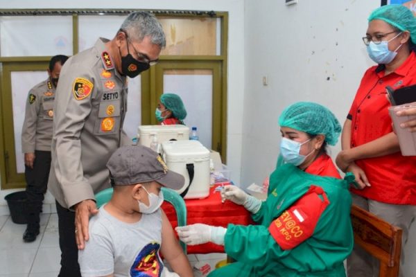 kapolda ntt tinjau pelaksanaan vaksinasi merdeka anak 34465
