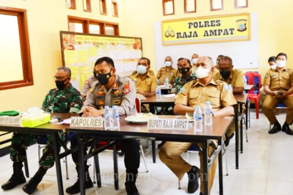 kapolda papua barat minta semua pihak di raja ampat bangun kordinasi atasi peningkatan penyebaran covid 19 23246
