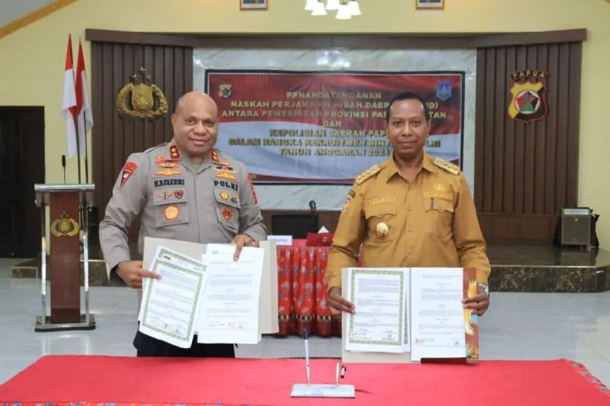 kapolda papua gelar penandatanganan nphd rekrutmen ribuan bintara polri 2024 74840