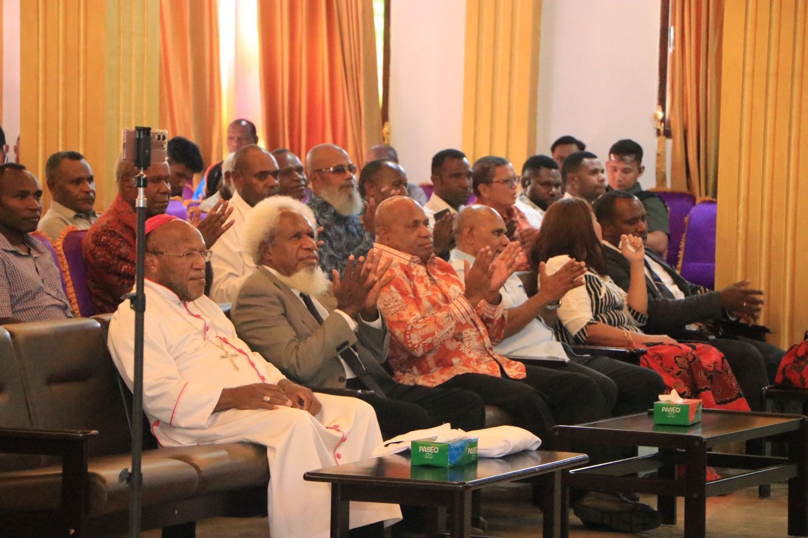 kapolda papua hadir dalam pelaksanaan kegiatan keagamaan di kabupaten sentani 76080