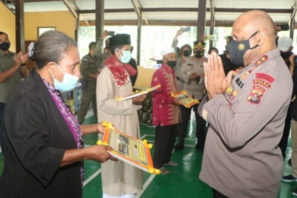 kapolda papua jaga kwamki narama tidak ada lagi perang suku 9051