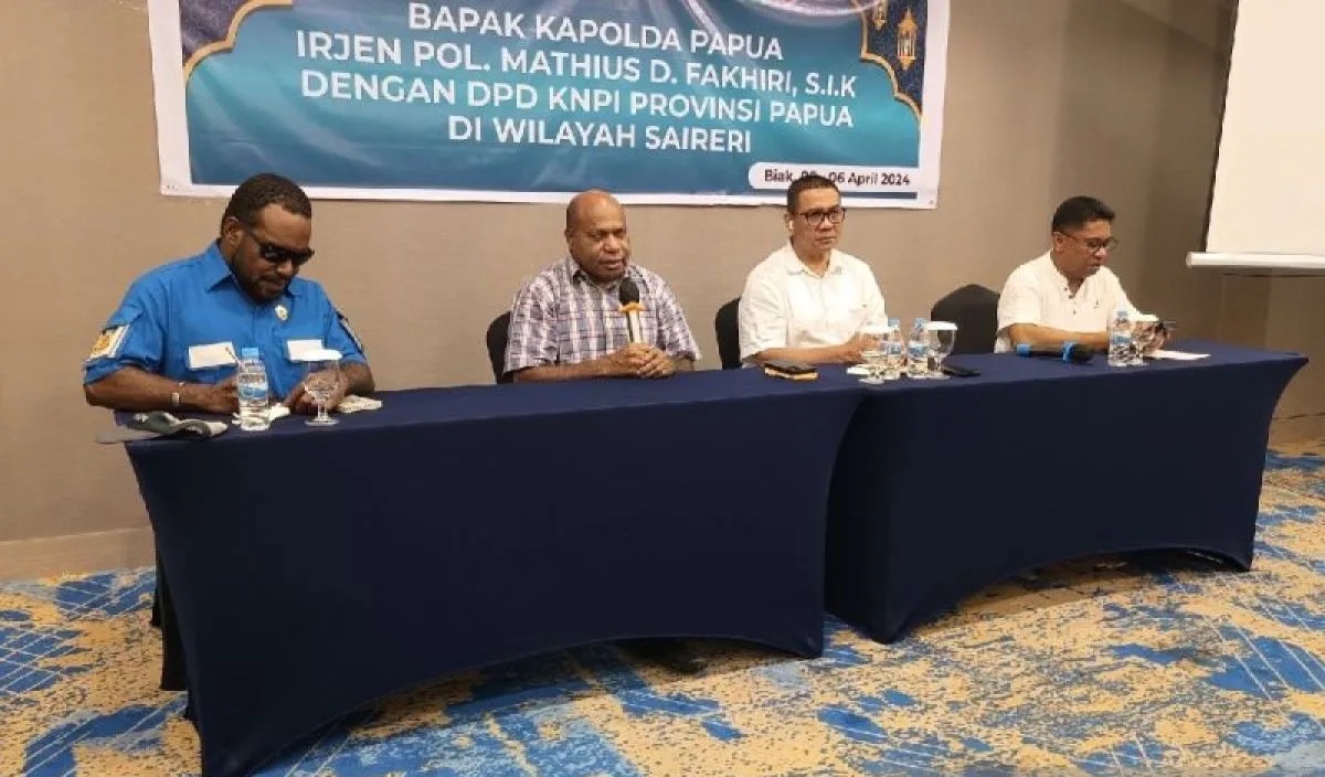 kapolda papua mengajak pemuda saireri menjaga keutuhan nkri 72338