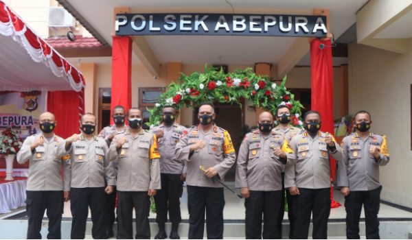 kapolda papua resmikan gedung baru di mapolsek abepura 36701